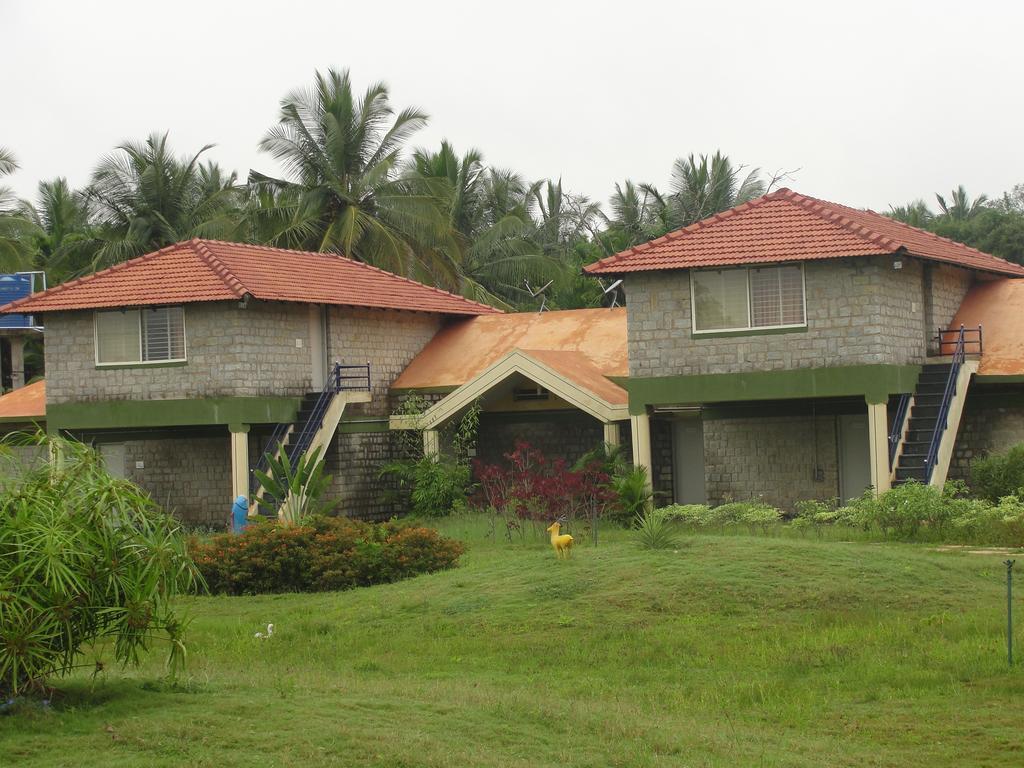 Stay Simple Riverdale Resort Hassan Luaran gambar